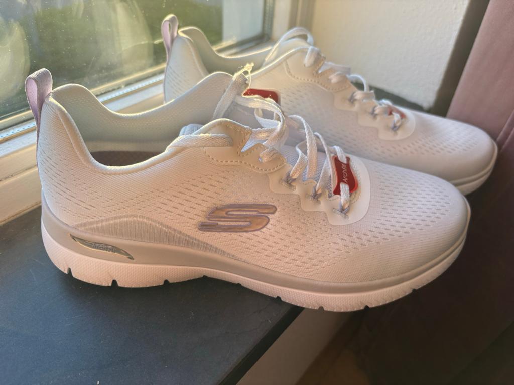 Nieuwe Skechers Arch Fit Sneakers Maat 39 Wit, Ophalen of Verzenden, Nieuw, Wit, Sneakers of Gympen