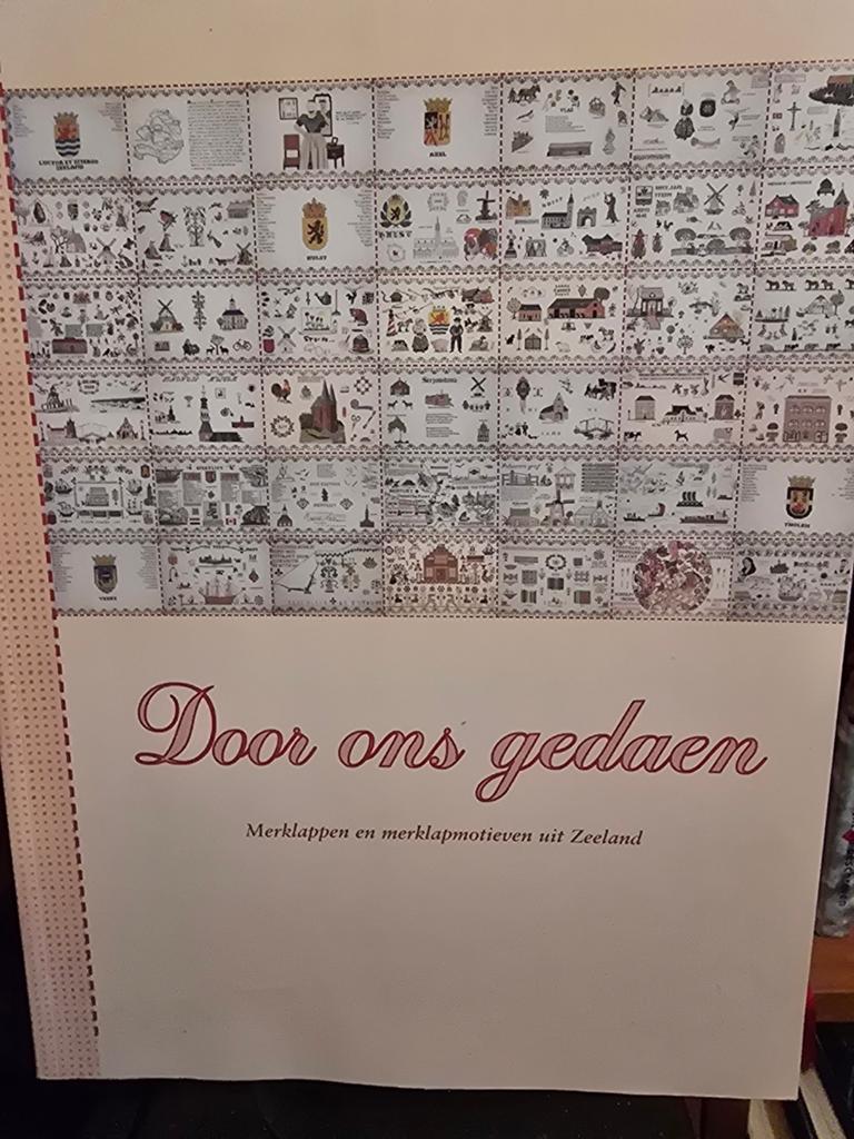 Door ons gedaan: Merklappen en merklapmotieven uit Zeeland, Ophalen of Verzenden, Zo goed als nieuw, Borduren en Naaien, Onbekend