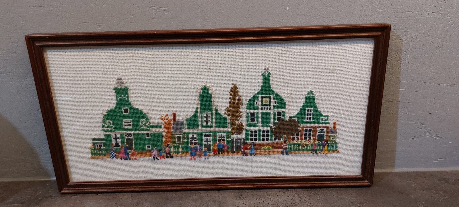 Zaanse huisjes geborduurd ingelijst, Hobby en Vrije tijd, Ophalen of Verzenden, Zo goed als nieuw, Overige typen