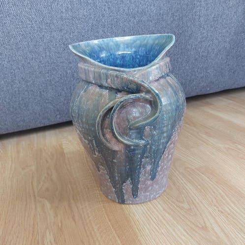 Bruine handmatige vaas van HR, Overige kleuren, Ophalen of Verzenden, Minder dan 50 cm, Glas