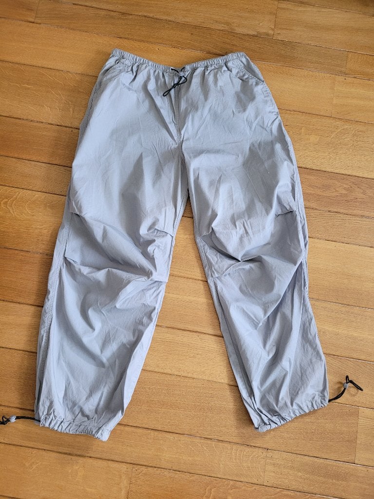 H&M divided grijze luchtige baggy cargo broek S valt M zgan, Maat 38/40 (M), H&M, Ophalen of Verzenden, Zo goed als nieuw