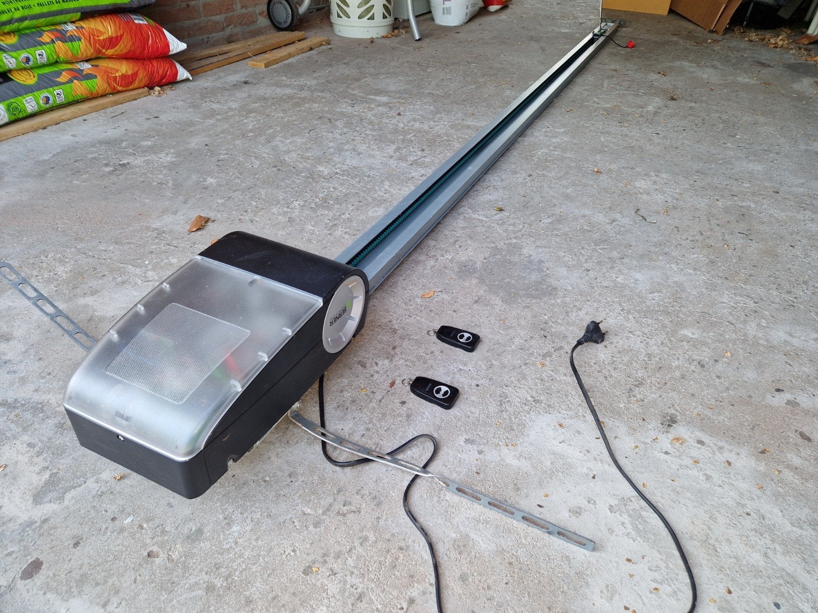 Garagedeuropener met 2 handzenders, Ophalen, 120 cm of meer, Garagedeur