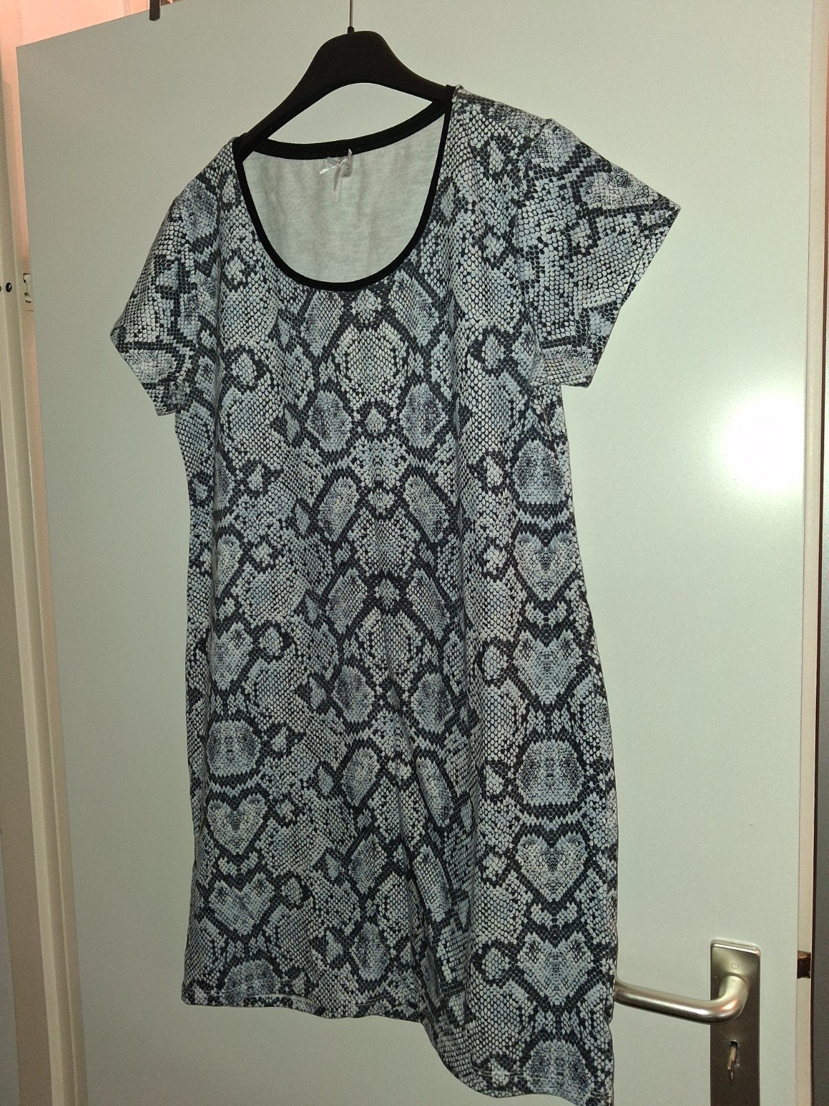 Zomerjurkje, blauw, mt L, Kleding | Dames, Ophalen of Verzenden, Zo goed als nieuw, Blauw, Boven de knie