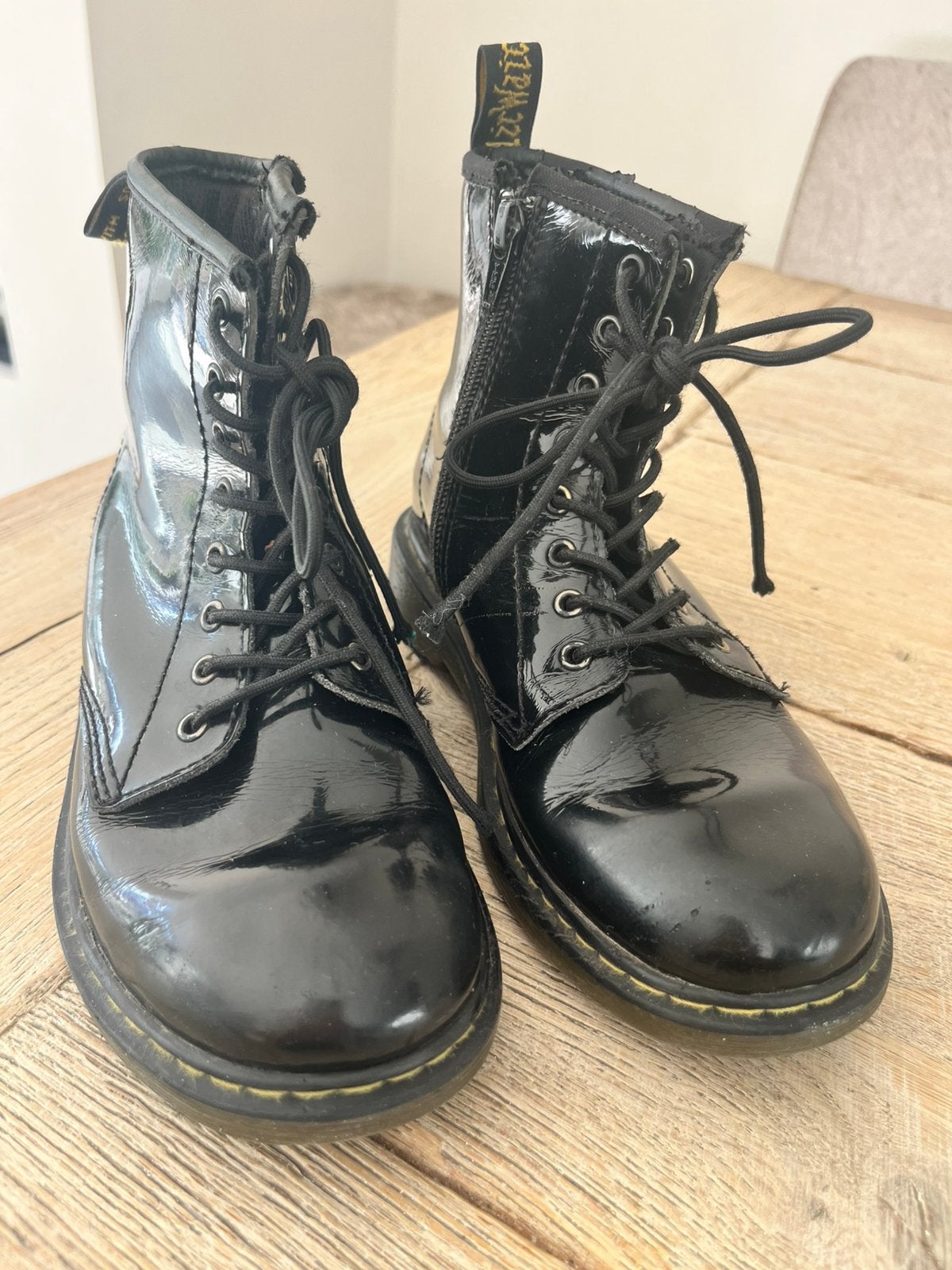 dr martens veterboots maat 35 * zwart glans lak, Verzenden, Zo goed als nieuw, Meisje, Laarzen