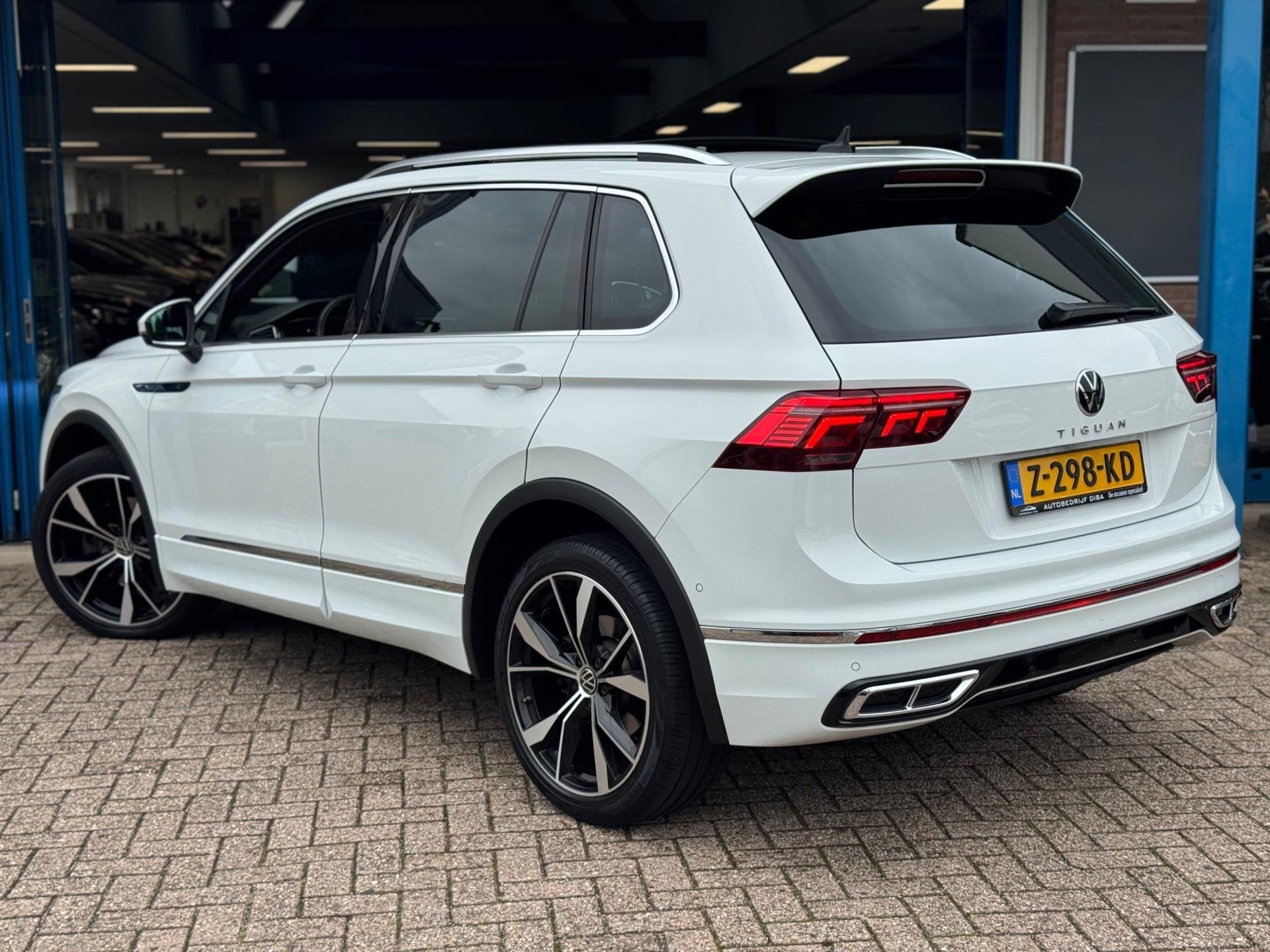 Volkswagen Tiguan 2.0 TSI 4Motion R-LINE 2021 AUT PANO NAP!, Auto's, Dealer onderhouden, Gebruikt, 4 cilinders, 1984 cc