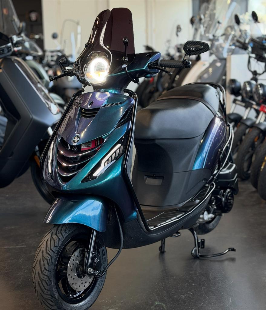 Piaggio zip 80cc Malossi full option 2019, Fietsen en Brommers, Scooters | Piaggio, Ophalen, Zo goed als nieuw, Benzine, Zip