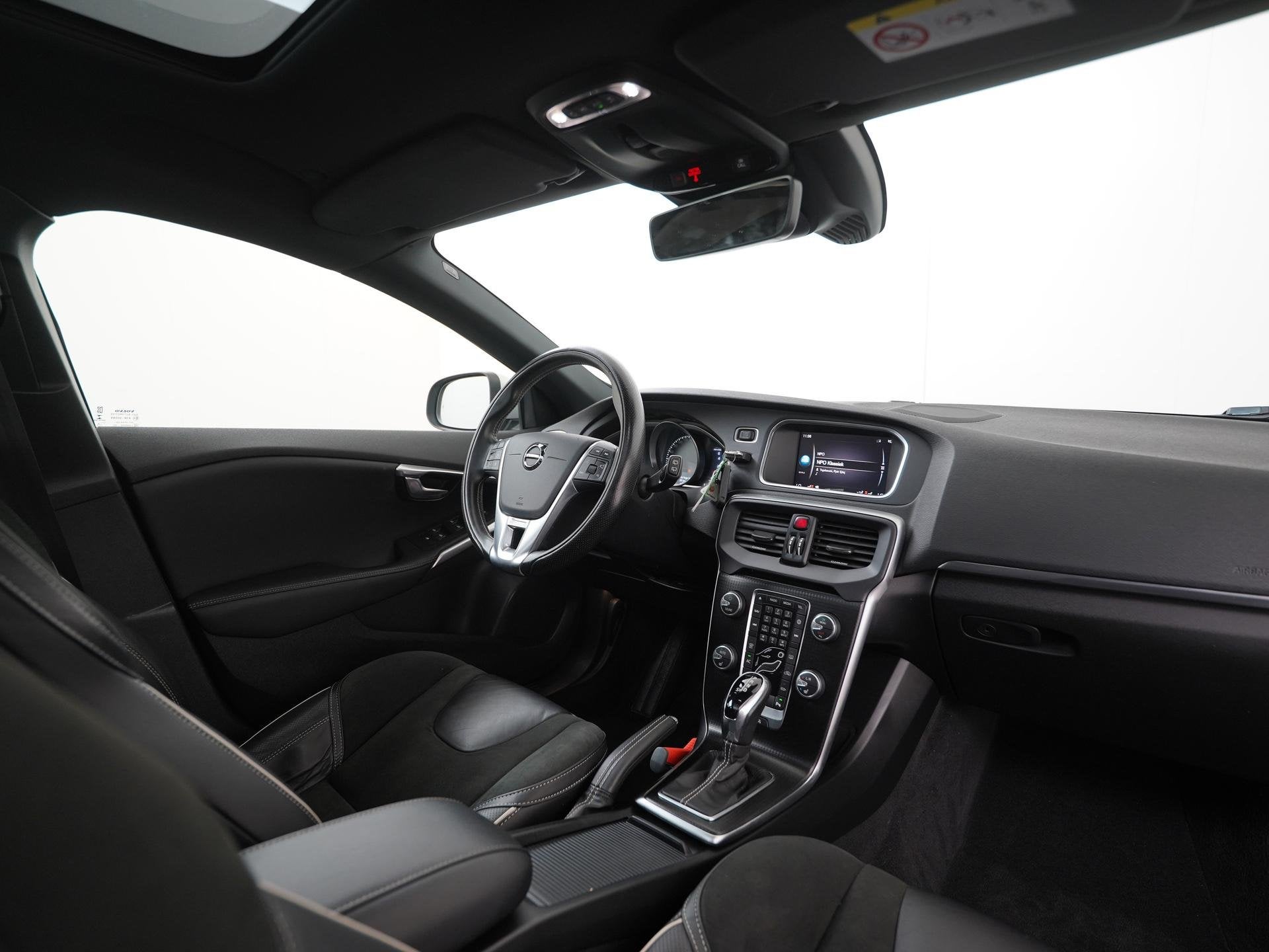 Volvo V40 1.5 T3 Polar+ Sport | Panoramadak | Trekhaak | Har, Auto's, Volvo, Euro 6, 4 cilinders, Origineel Nederlands, 152 pk
