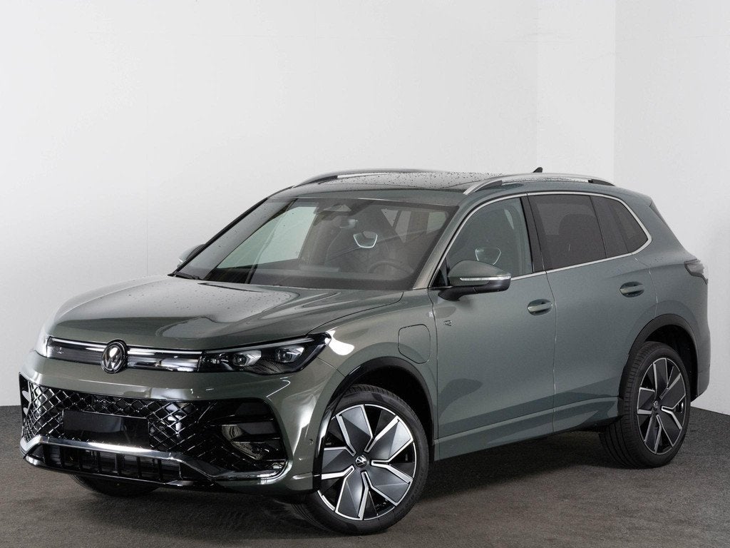 Volkswagen Tiguan R-Line-Edition 1.5 eHybrid 204 pk | Trekha, Auto's, Volkswagen, Open dak, Stof, Zwart, 4 cilinders