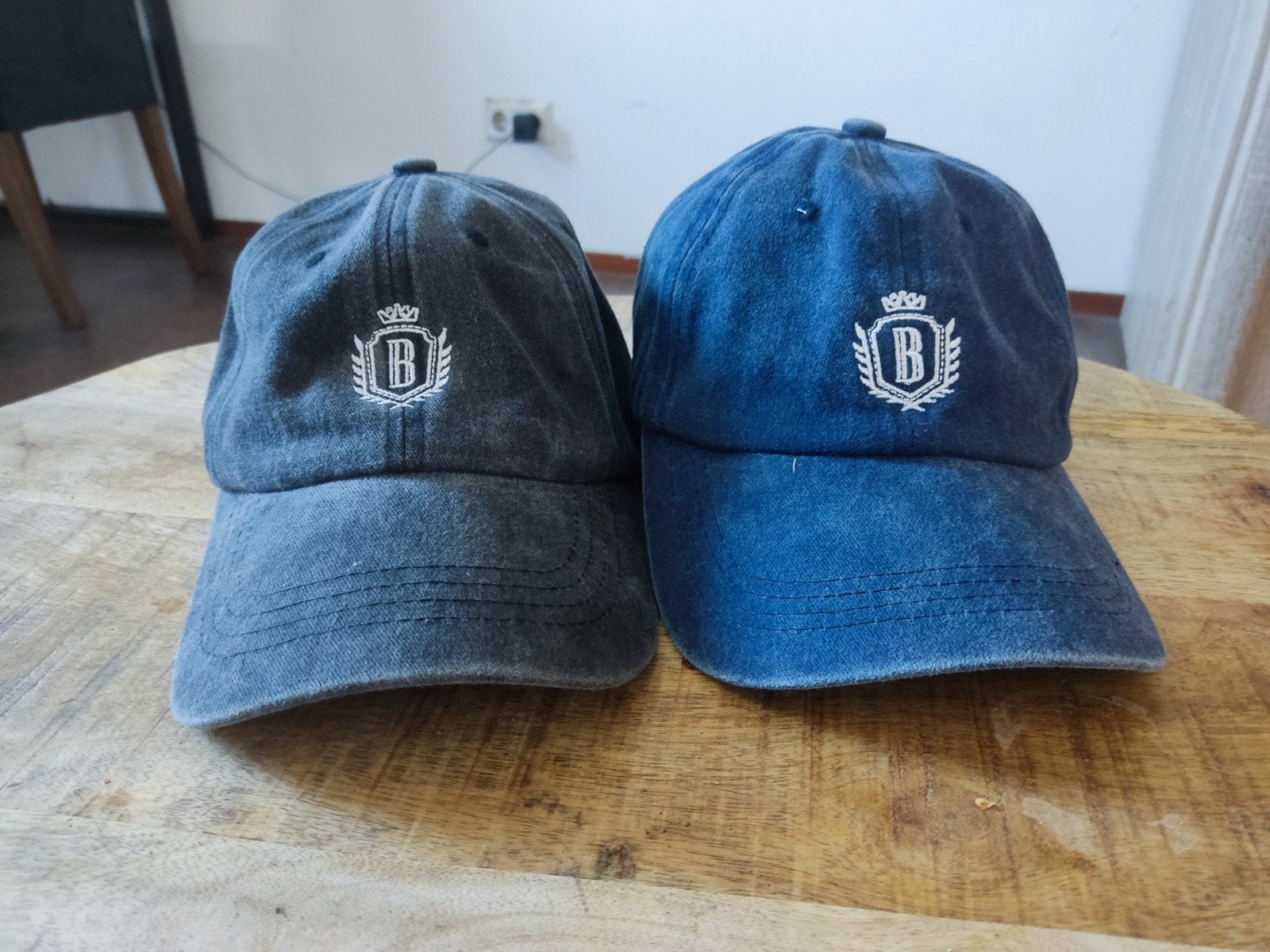 Belfort petten 2 stuks..grijs en blauw , nieuw, baseball cap, Kleding | Heren, Hoeden en Petten, Ophalen, Belfort, Nieuw, One size fits all