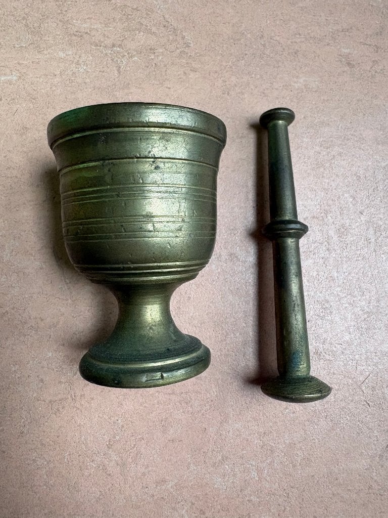 Mooie, kleine, oude vijzel, koper of messing, Ophalen of Verzenden