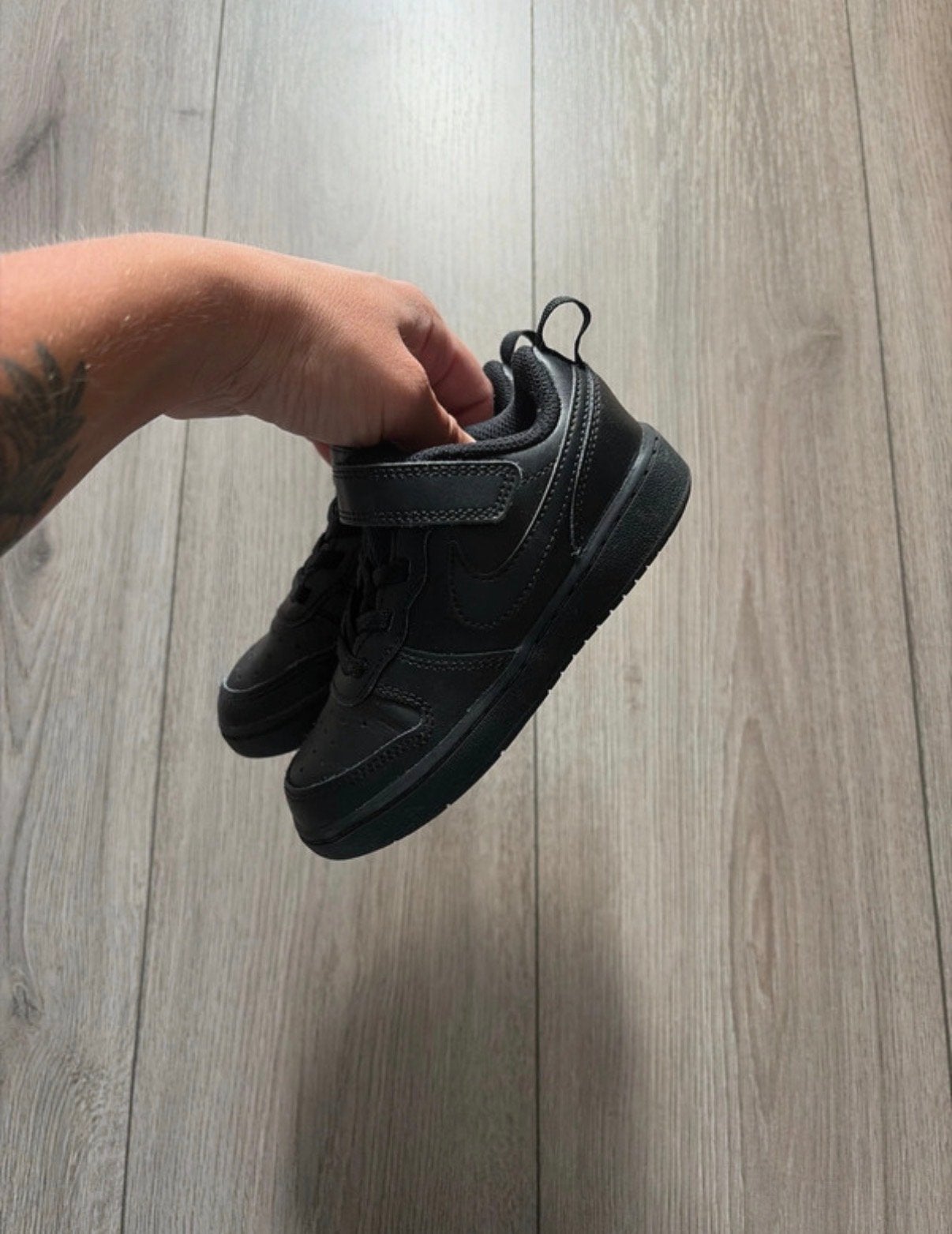 Nike Court Borough Low 2 Sportschoenen Zwart Maat 25, Kinderen en Baby's, Ophalen of Verzenden, Zo goed als nieuw, Jongen of Meisje