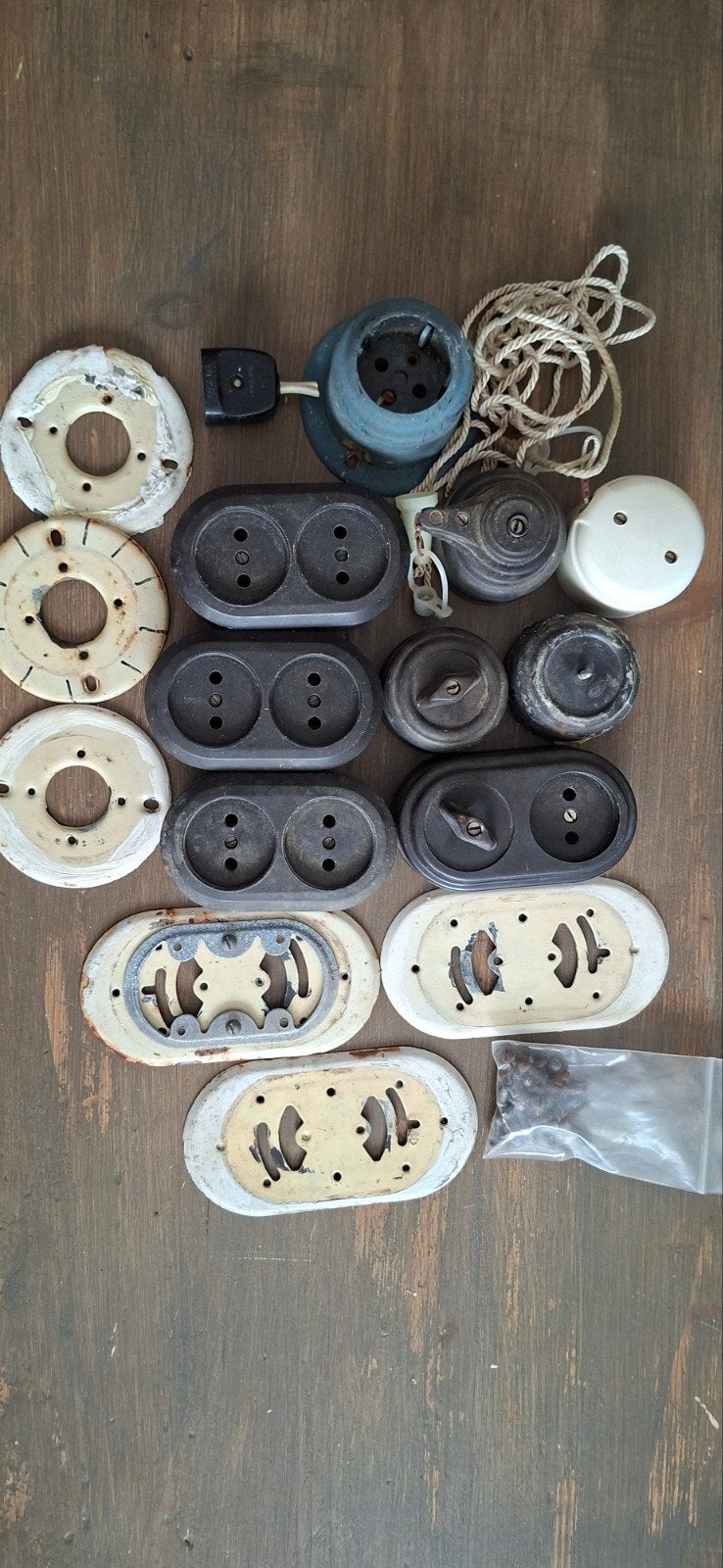 Vintage stopcontacten en schakelaars - Bakeliet, Ophalen of Verzenden