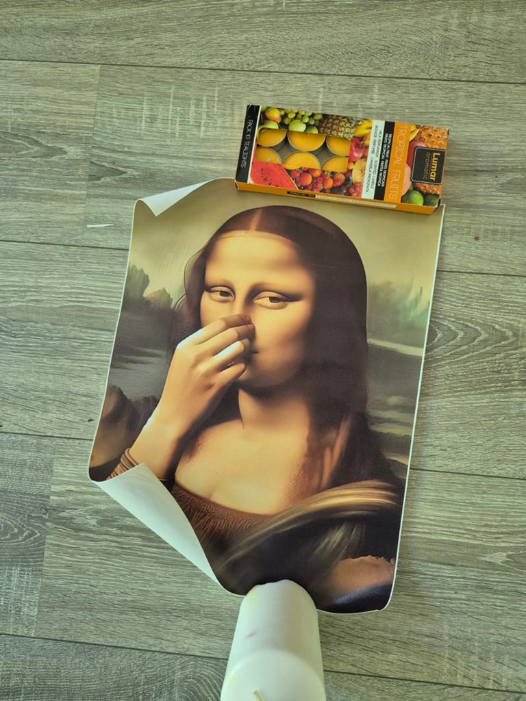 Mona Lisa met vinger in neus - grappige wanddecoratie, 30 cm, Schilderij, Nieuw, Ophalen of Verzenden