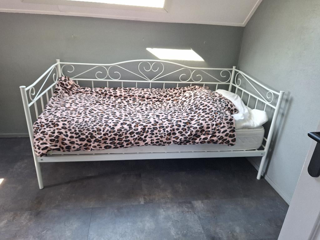 Meisjes bed, Kinderen en Baby's, Kinderkamer | Bedden, Ophalen, 85 tot 100 cm, Gebruikt, Lattenbodem