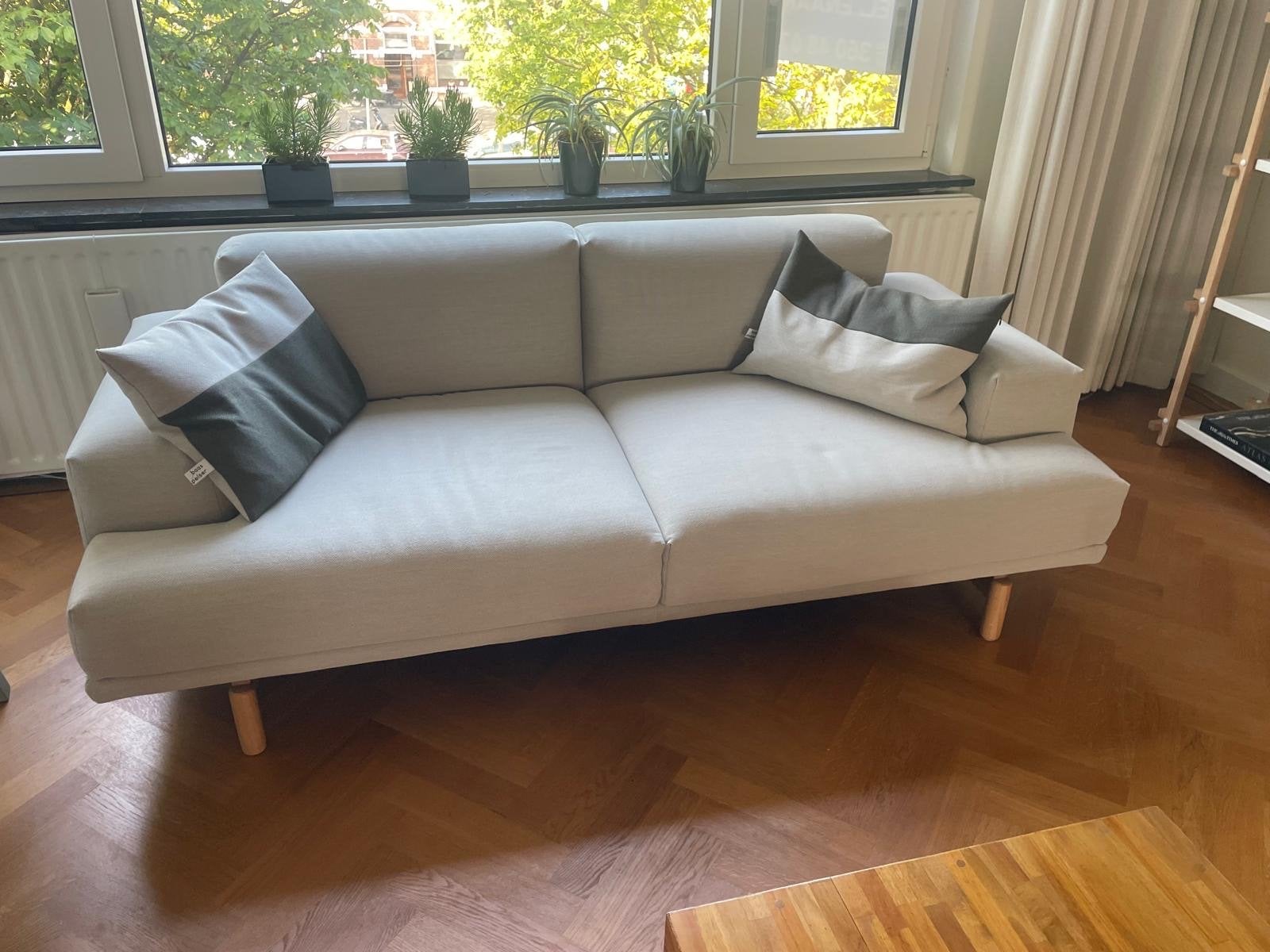 Muuto beige 2-zits bank incl. 2 sierkussens (z.g.a.n.), Ophalen, 150 tot 200 cm, Tweepersoons, 75 tot 100 cm