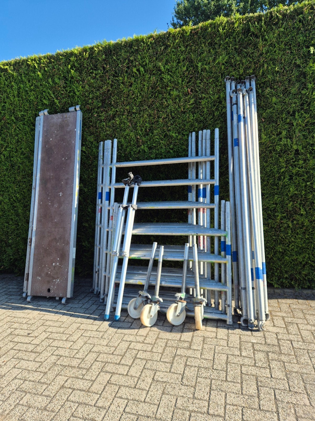 mooi aluminium rolsteiger werkhoogte 8.2 meter, Ophalen, Gebruikt, Rolsteiger of Kamersteiger, 5 meter of hoger
