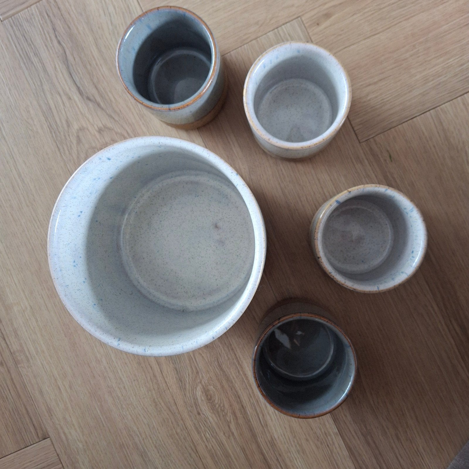 Foto 4 van Set van 5 onbeschadigde bloempotten, diverse maten