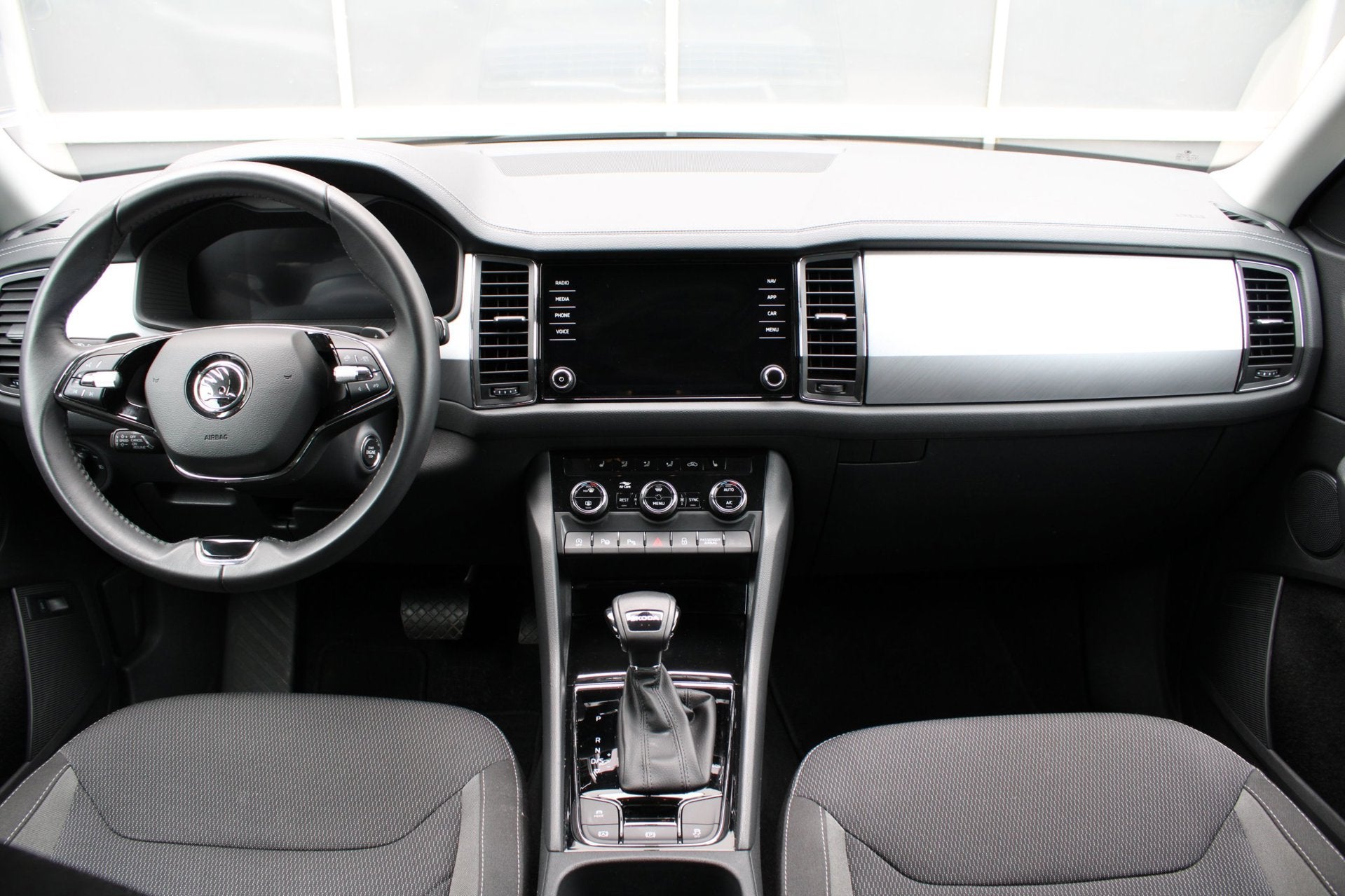Skoda Kodiaq 1.5 TSI MHEV Business Edition, Automaat, Stof, Gebruikt, Zwart