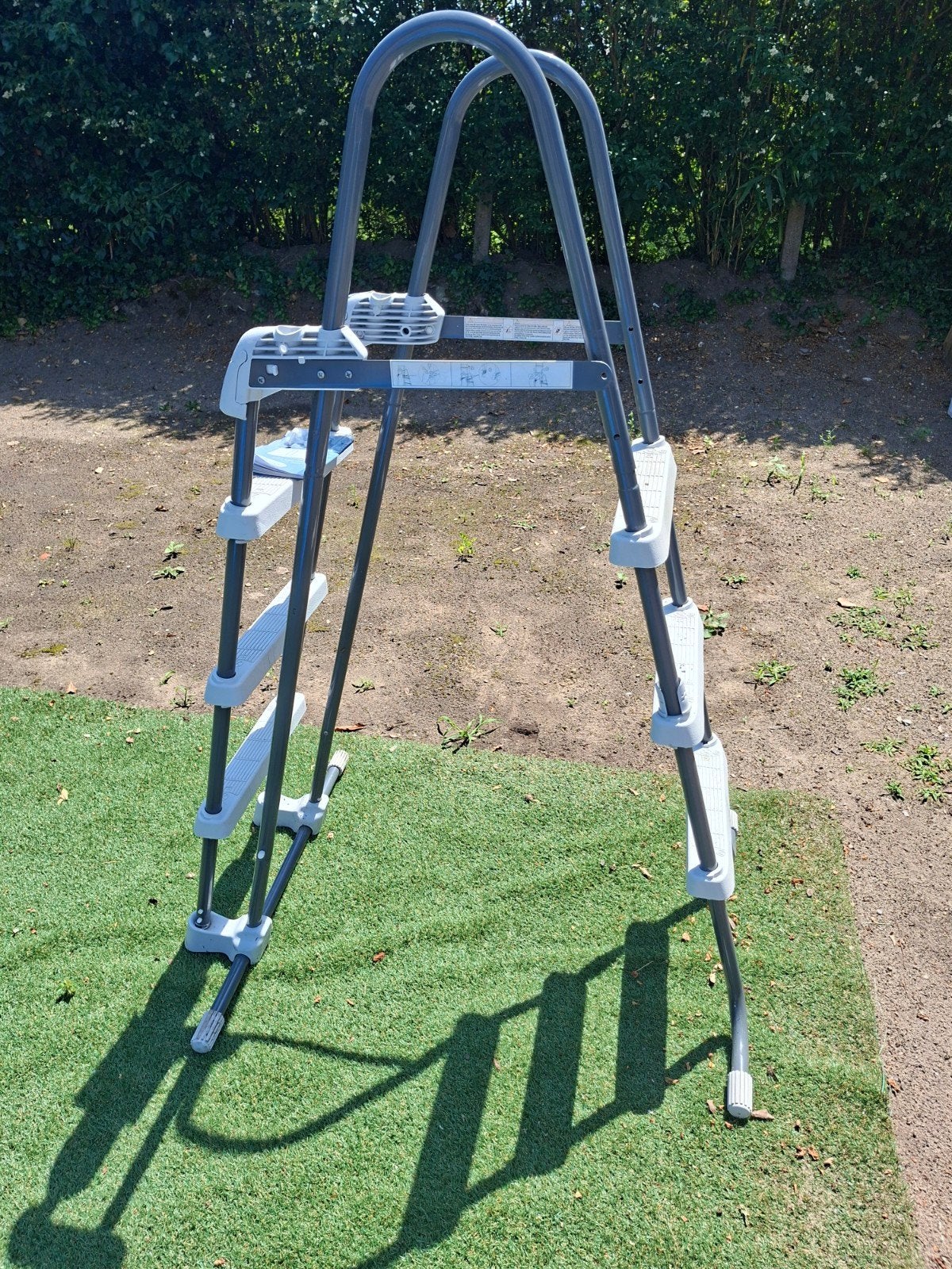 Zwembad trap, Ophalen