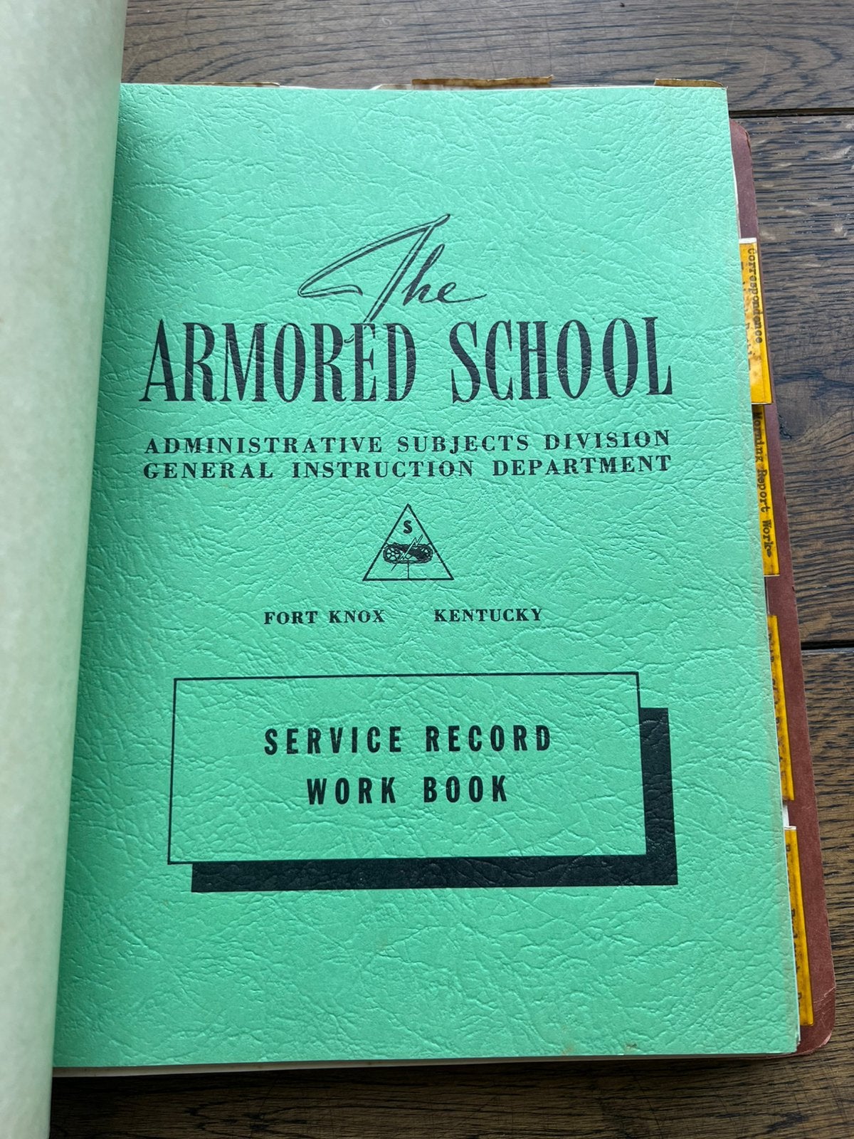 WO2 Amerikaans enorm handboek administratie tank school, Amerika, Verzenden, Embleem of Badge
