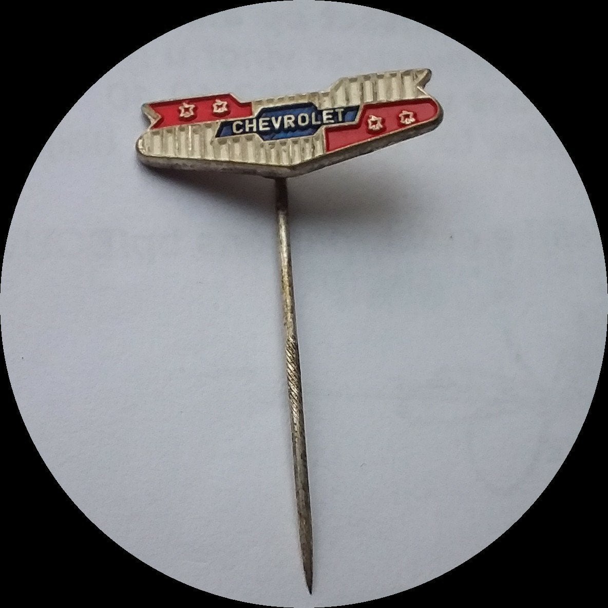 CHEVROLET logo speldje ,met letters, Verzamelen, Speldjes, Pins en Buttons, Ophalen of Verzenden, Zo goed als nieuw, Transport