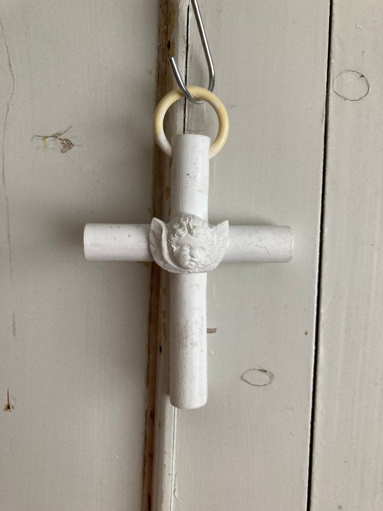 Antiek wit wiegenkruisje met engelenkopje / wit, Ophalen