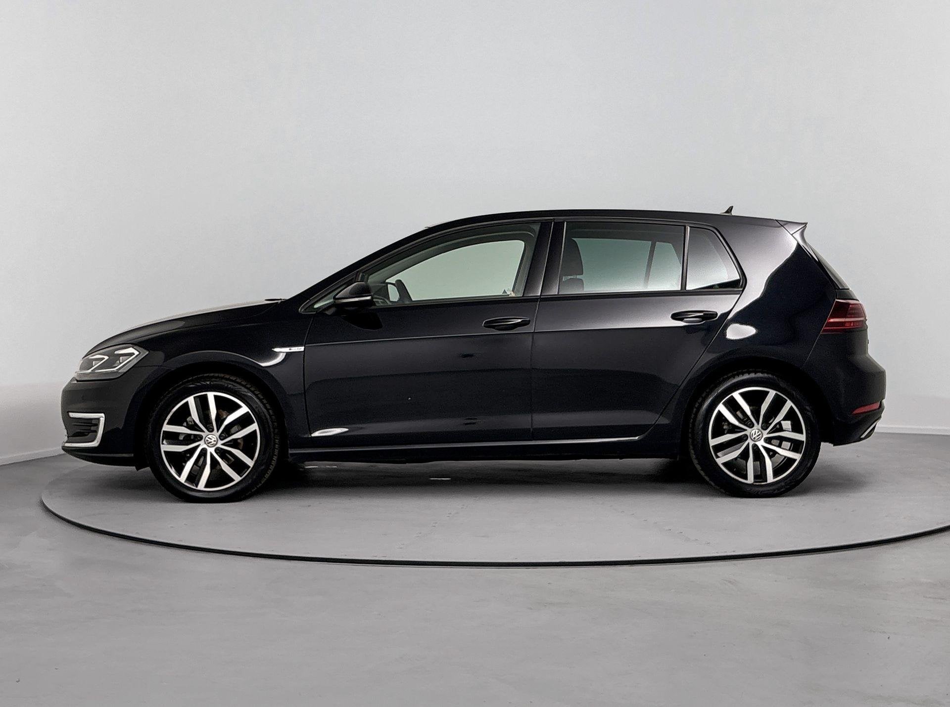 Volkswagen e-Golf 88% SOH | Warmtepomp | Origineel Nederland, Auto's, 12 maanden, Gebruikt, Zwart, Adaptive Cruise Control