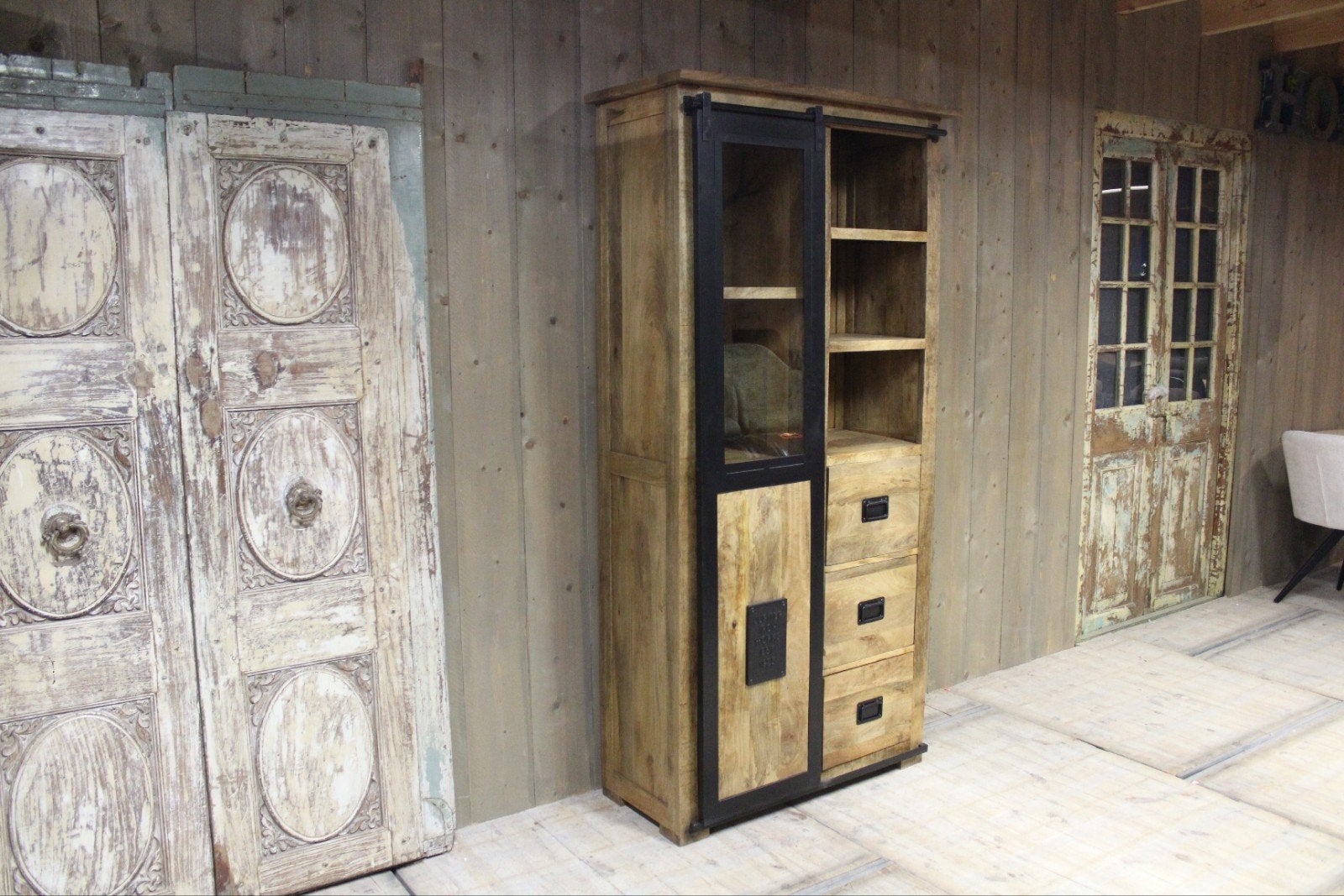 Industriele Wandkast van Mango Hout Direct Leverbaar!