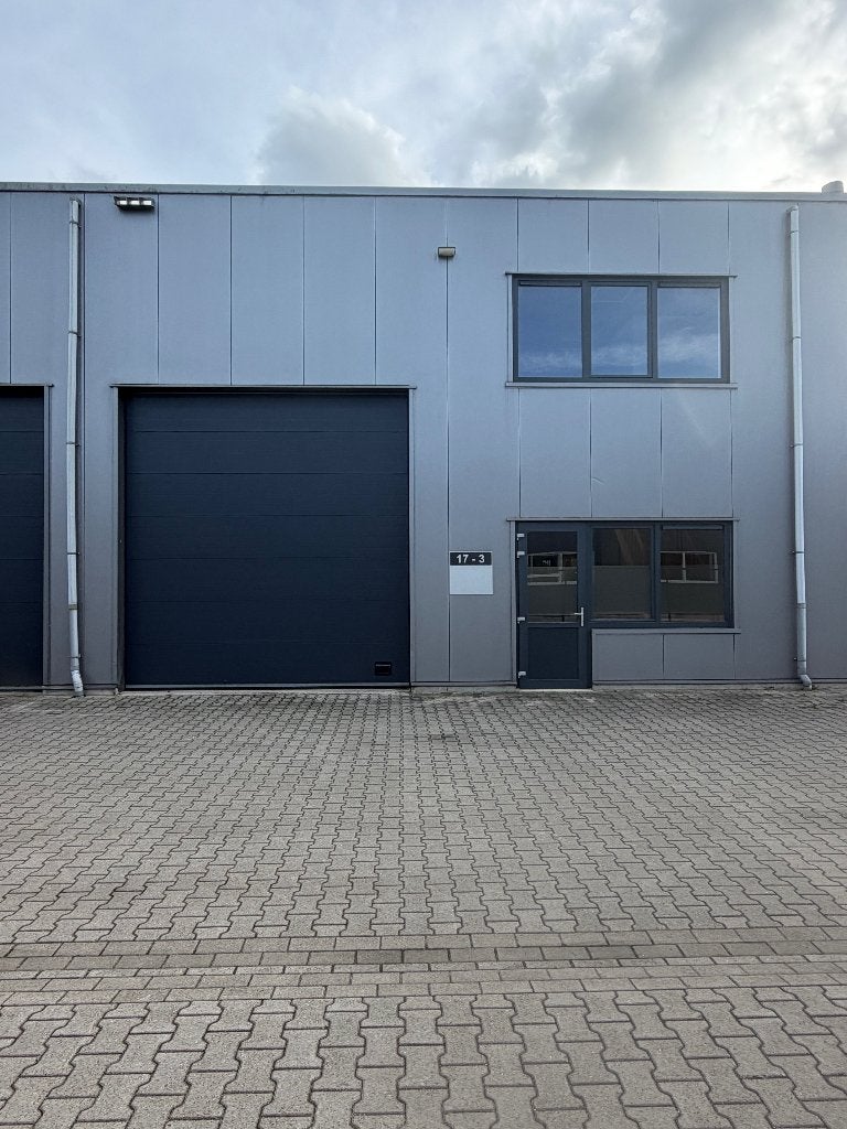 Bedrijfshal met kantoor en opslagruimte in Hoogeveen, 300 m², Huur, Bedrijfsruimte