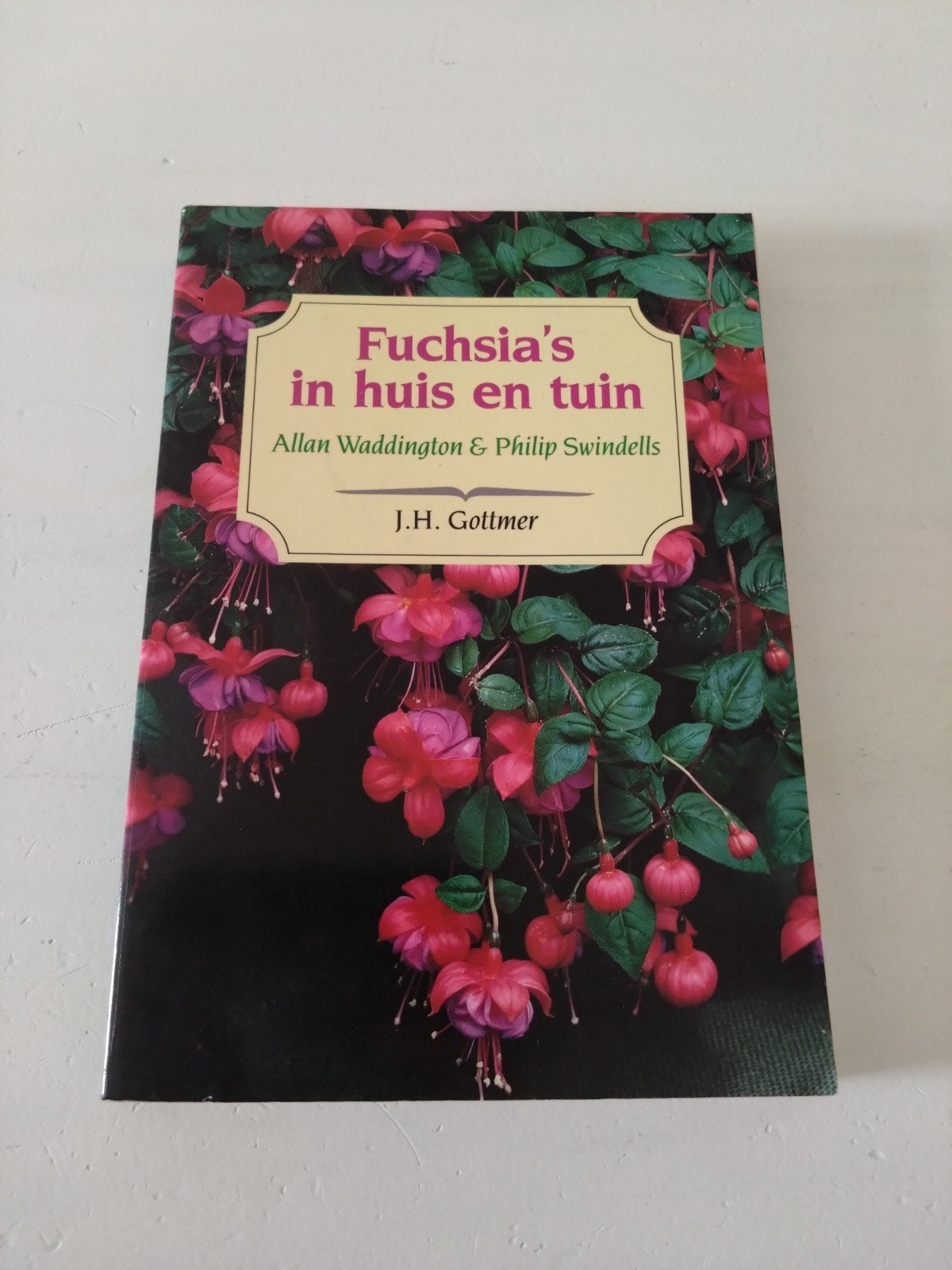 Fuchsia's in huis en tuin - Boek over fuchsia's, Ophalen of Verzenden, Gelezen, Allan Waddington & Philip Swindells, J.H. Gottmer