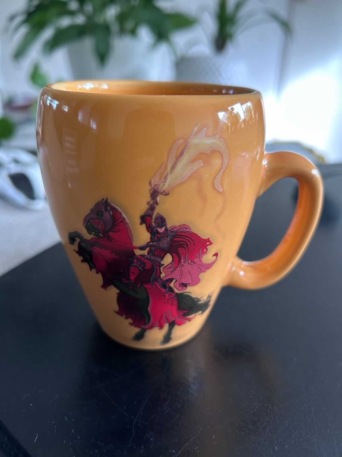 Chocomel mok met ridderprint Efteling ravelijn, Ophalen of Verzenden, Zo goed als nieuw, Oranje, Steen/keramiek