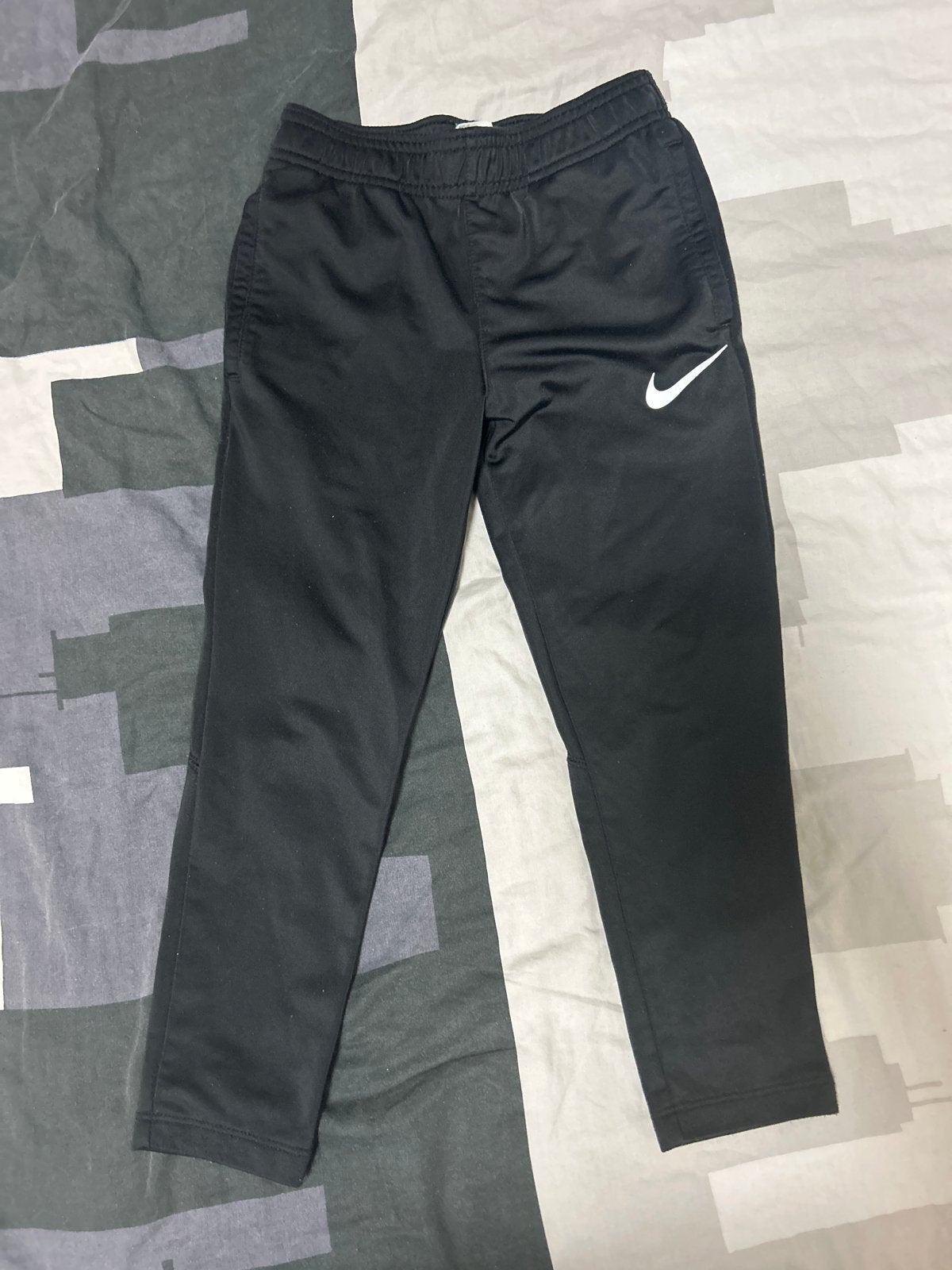 Nike trainingspak voor kinderen (broek en shirt), Ophalen of Verzenden, Zo goed als nieuw, Jongen of Meisje