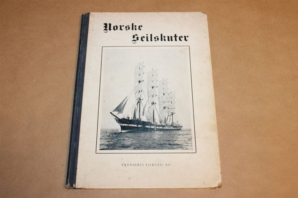Boek over zeilboten/schepen uit Noorwegen - 1932, Ophalen of Verzenden, Gelezen, Poppen maken