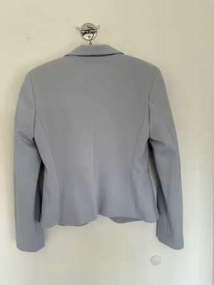 Rinascimento licht blauw colbert mt m, Kleding | Dames, Maat 38/40 (M), Blauw, Rinascimento, Nieuw