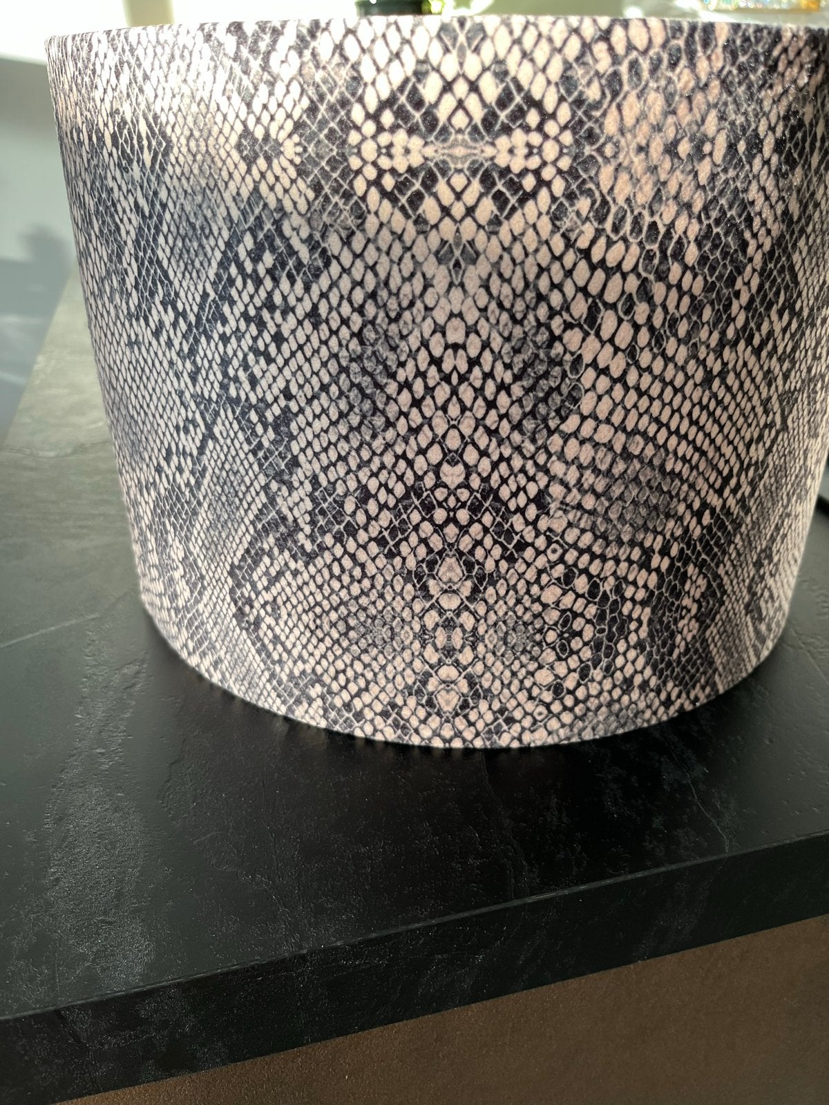 Nieuwe stoffen lampenkap met slangenprint - Rond 30x22 cm, Meerkleurig, Rond, Nieuw, Ophalen of Verzenden