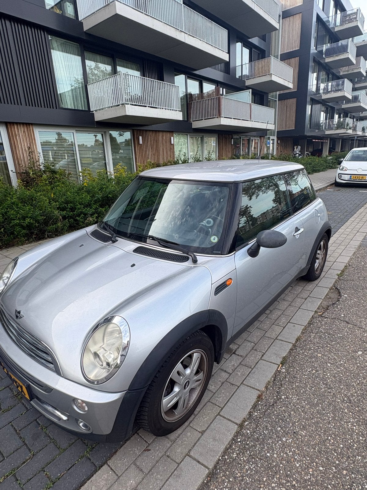 Mini 1.6 16V ONE 2004 Grijs, Auto's, Voorwielaandrijving, 15 km/l, 4 cilinders, 4 stoelen