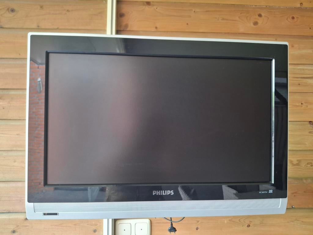 Goedwerkende Philips TV 60 cm met muurbeugel, Ophalen of Verzenden