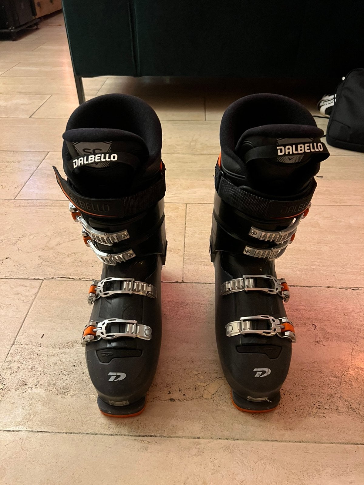 Dalbello skischoenen maar 45-46, Sport en Fitness, 160 tot 180 cm, Schoenen, Zo goed als nieuw, Skiën