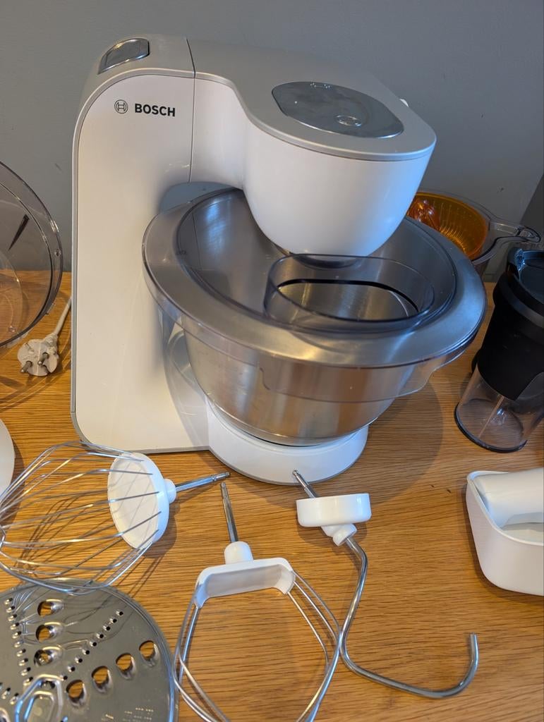 Bosch MUM 5 keukenmachine met veel accessoires, Witgoed en Apparatuur, Keukenmixers, Gebruikt, Ophalen of Verzenden, Vaatwasserbestendig