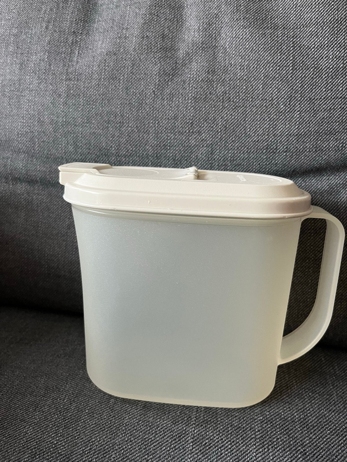 Tupperware kan met  Deksel - Handig en Veelzijdig, Gebruikt, Wit, Beker of Kan, Ophalen of Verzenden