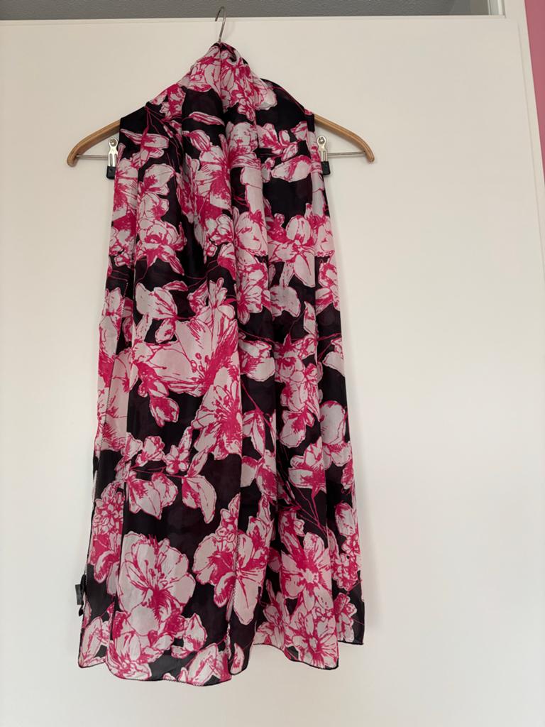 Claudia Sträter Zijden Sjaal - Zwart met Roze Bloemen, Ophalen of Verzenden, Zo goed als nieuw, Sjaal