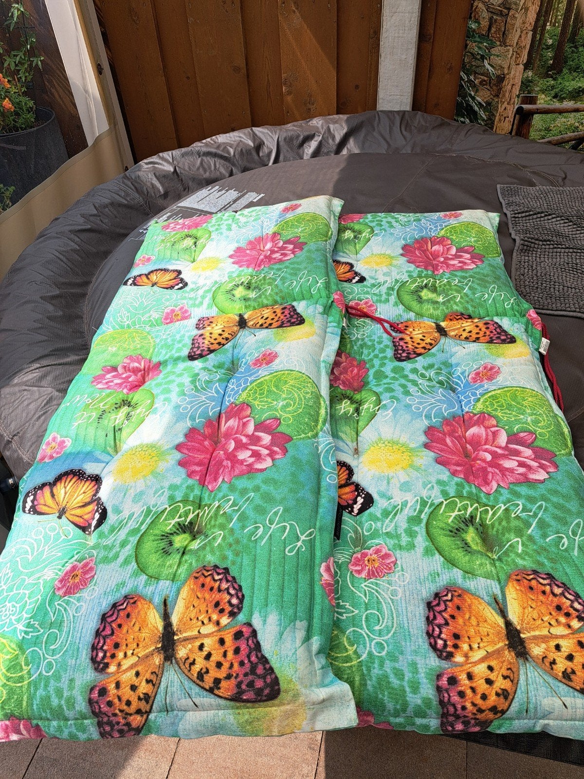 2 tuinkussens en tafelkleed, Ophalen, Zo goed als nieuw
