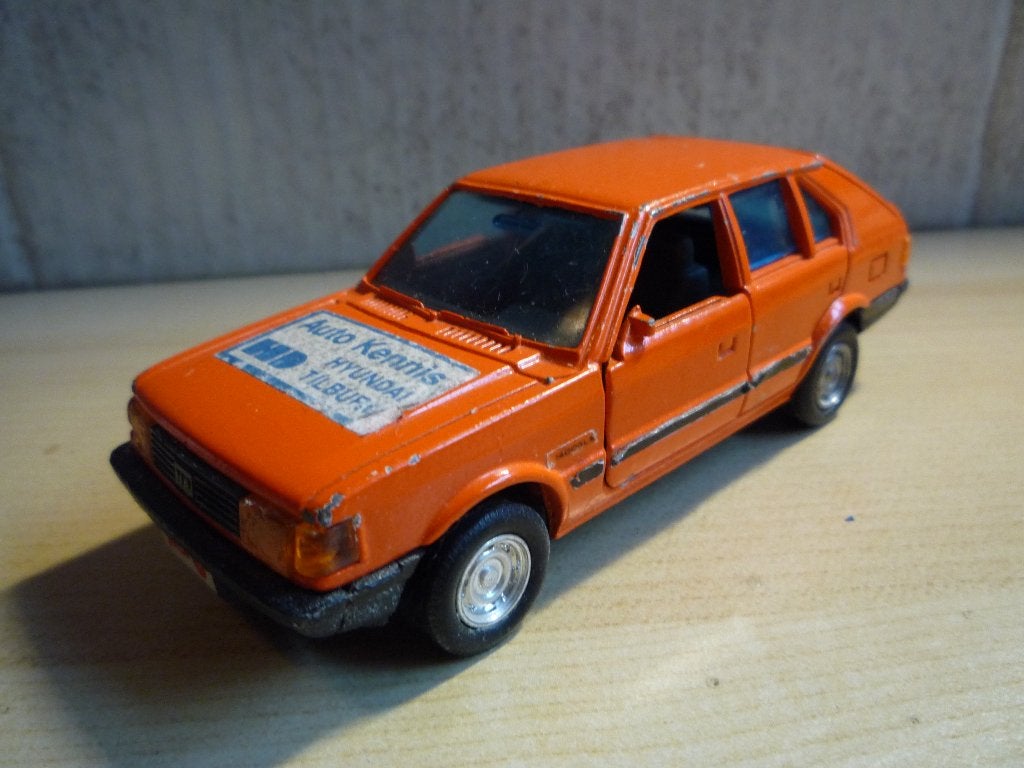 Hyundai Pony oranje promotional Clover Toys 1:35, Ophalen of Verzenden, Gebruikt, Auto