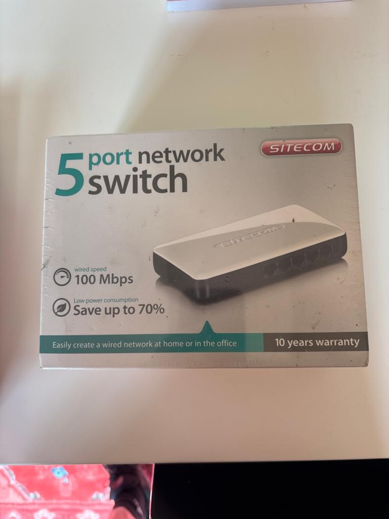 Sitecom 5-poorts netwerk switch 100 Mbps - Nieuw in verpakki, Ophalen of Verzenden, Nieuw