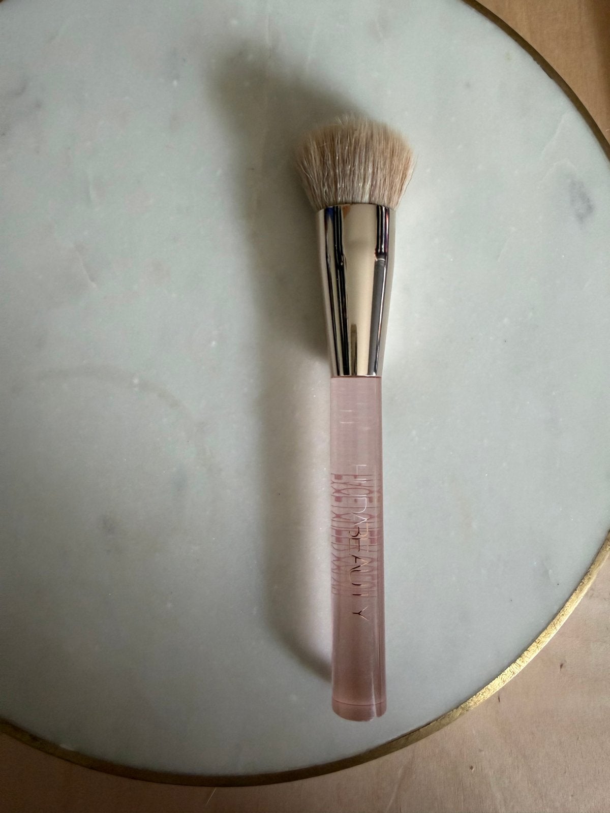 Huda Beauty Kwast - Licht gebruikt en gereinigd, Sieraden, Tassen en Uiterlijk, Uiterlijk | Cosmetica en Make-up, Gebruikt, Gehele gezicht