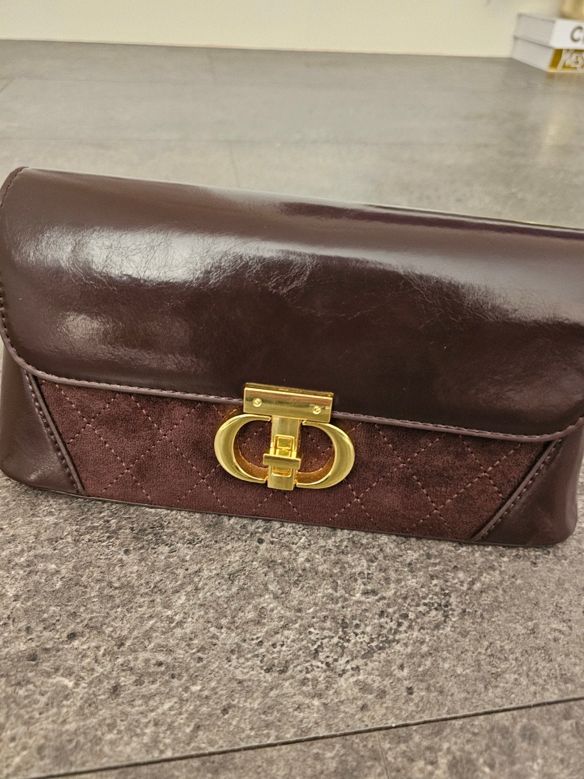 Elegante schoudertas met gouden sluiting, Ophalen of Verzenden, Nieuw, Zwart, Schoudertasje