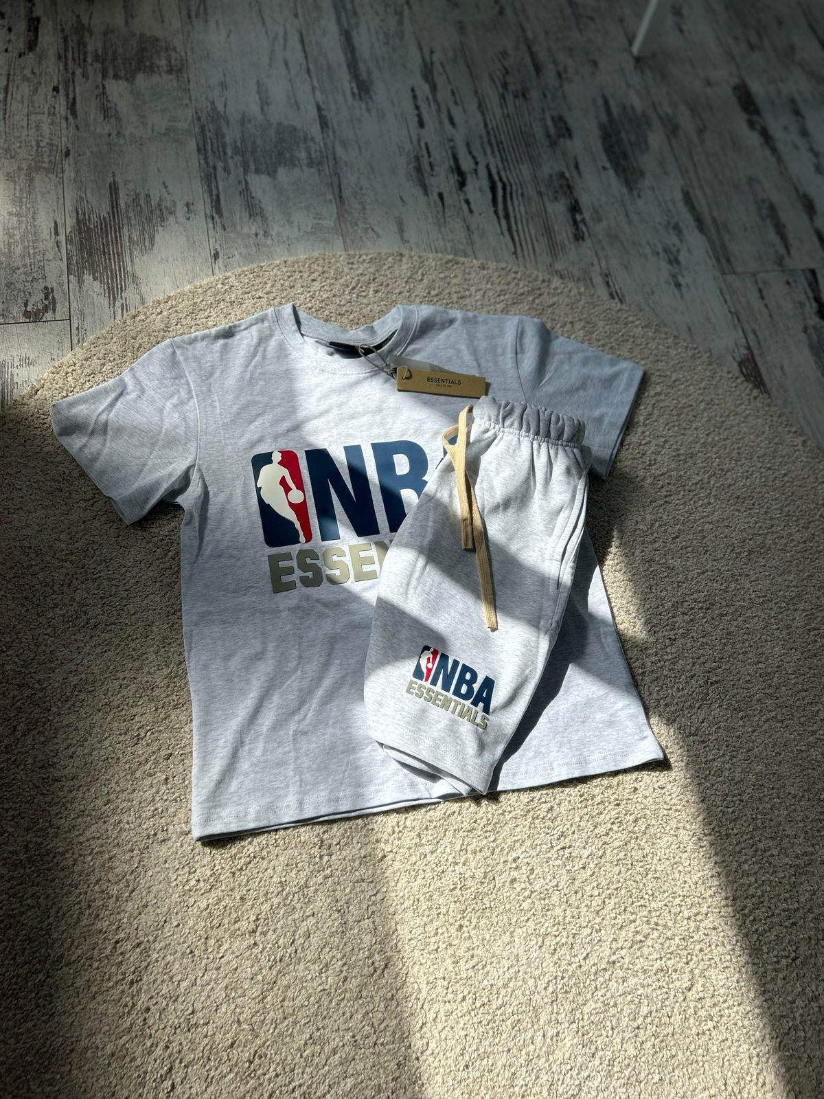NBA Essentials Set Maat S - T-shirt & Short, Kleding | Heren, Overige Herenkleding, Ophalen of Verzenden, Nieuw