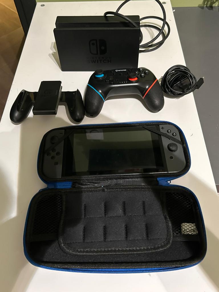 Nintendo switch, Ophalen of Verzenden, Zo goed als nieuw, Met 2 controllers, Switch Original