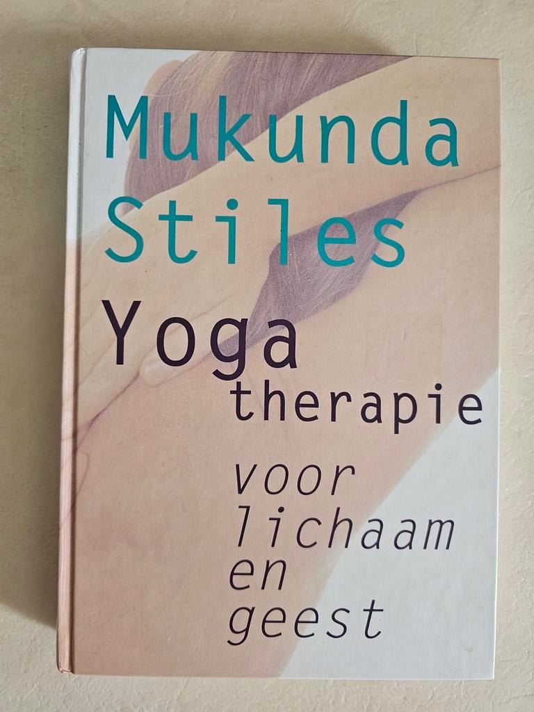 Yoga therapie Mukunda Stiles, Ophalen of Verzenden, Zo goed als nieuw, Meditatie of Yoga