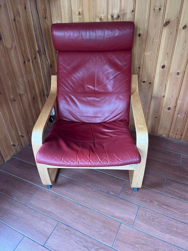Comfortabele fauteuil met rood leer en hout ikea poang frame, Gebruikt, Ophalen of Verzenden, Eén, Rood